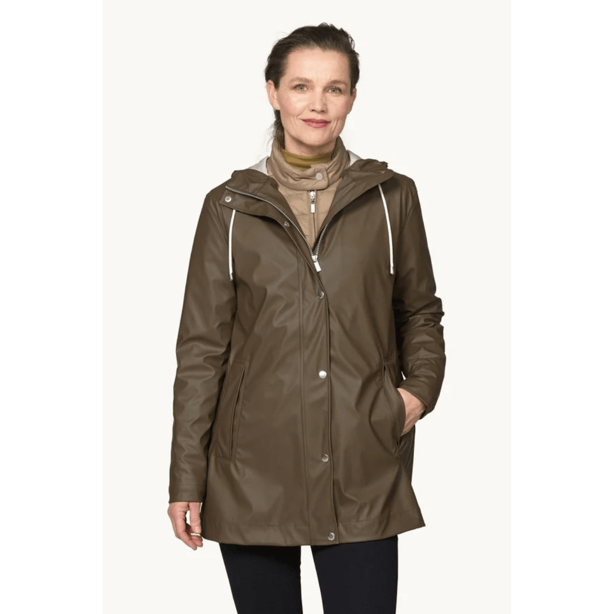 Ilse Jacobsen The Rain Coat, wren – view 16