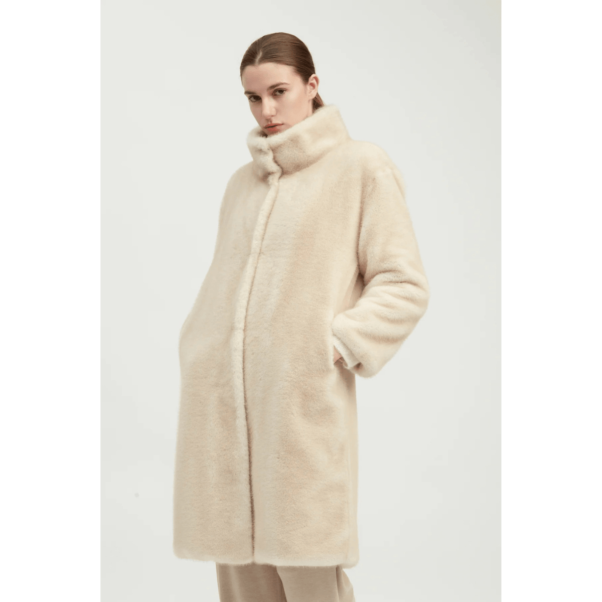 Common Knit Éste Shearling Coat, beige – view 8