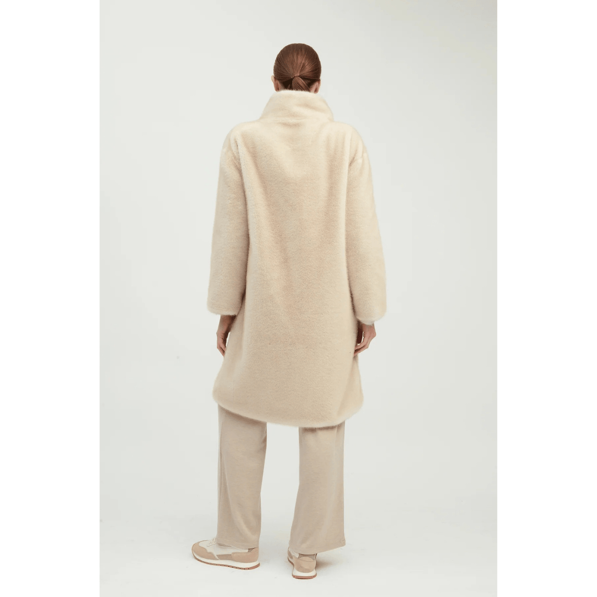 Common Knit Éste Shearling Coat, beige – view 11