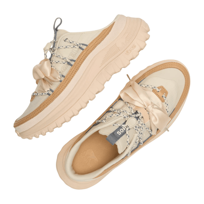 white peach/chalk
