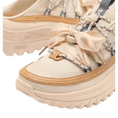 white peach/chalk