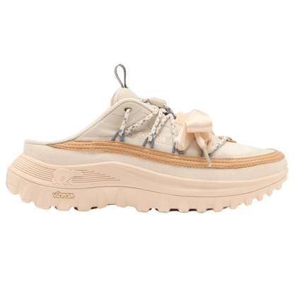 white peach/chalk